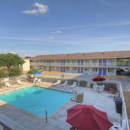 Motel 6 San Antonio, Tx Six Flags Fiesta Tx - La Cantera Area Exterior photo