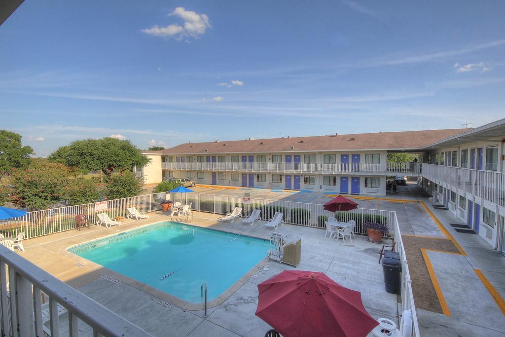 Motel 6 San Antonio, Tx Six Flags Fiesta Tx - La Cantera Area Exterior photo