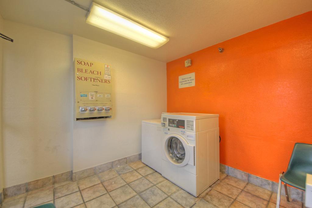 Motel 6 San Antonio, Tx Six Flags Fiesta Tx - La Cantera Area Exterior photo