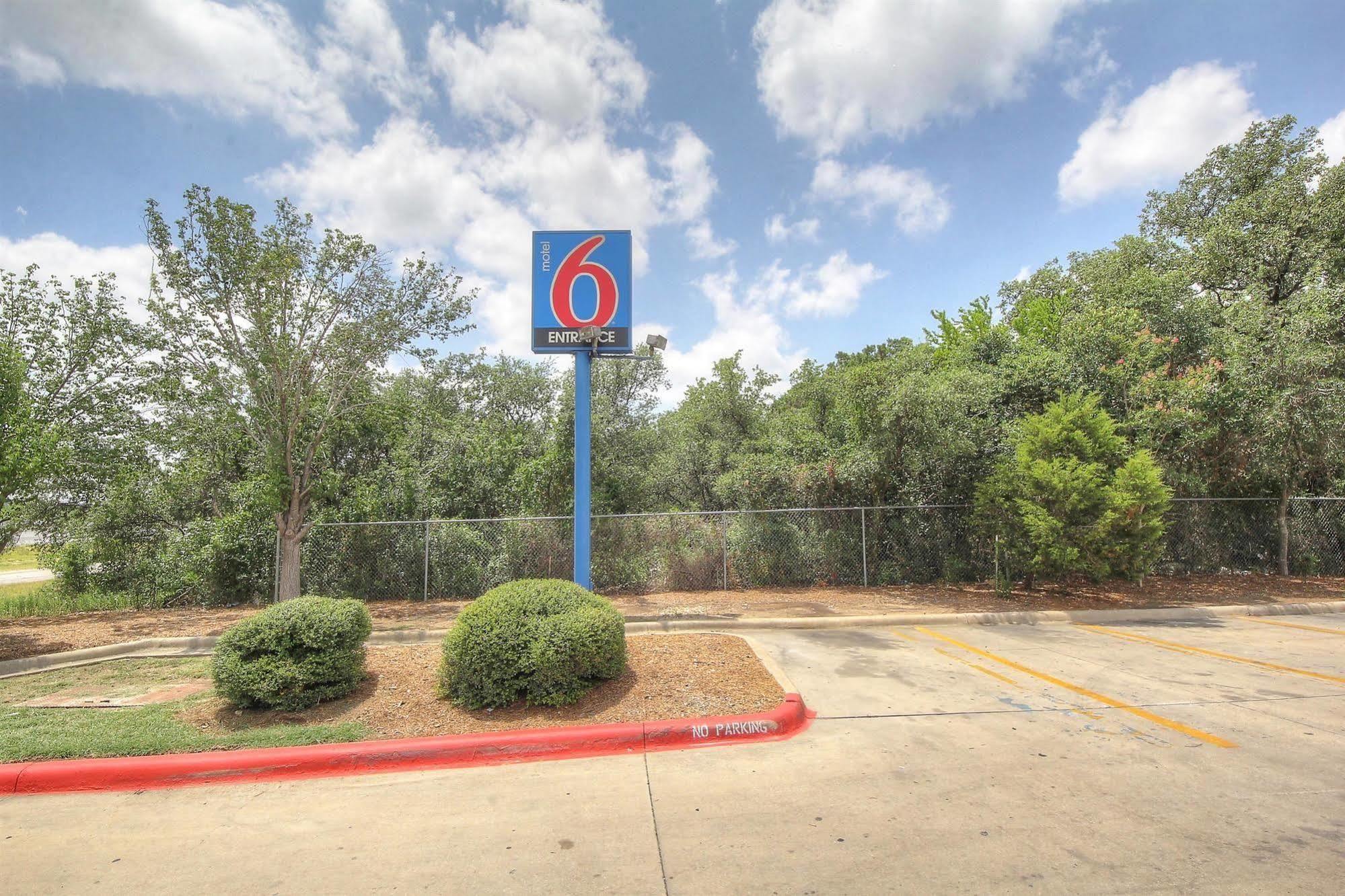Motel 6 San Antonio, Tx Six Flags Fiesta Tx - La Cantera Area Exterior photo