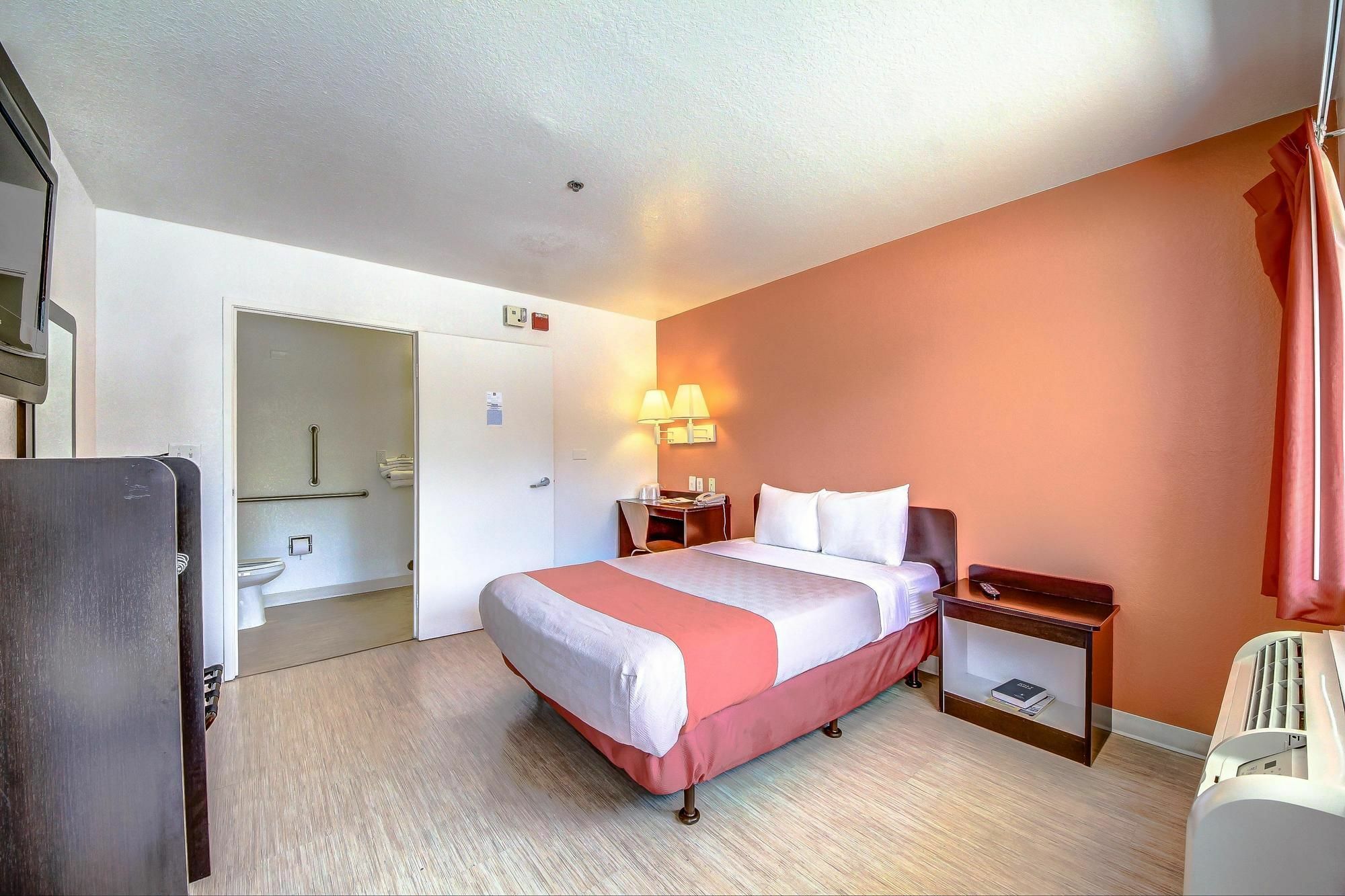 Motel 6 San Antonio, Tx Six Flags Fiesta Tx - La Cantera Area Exterior photo