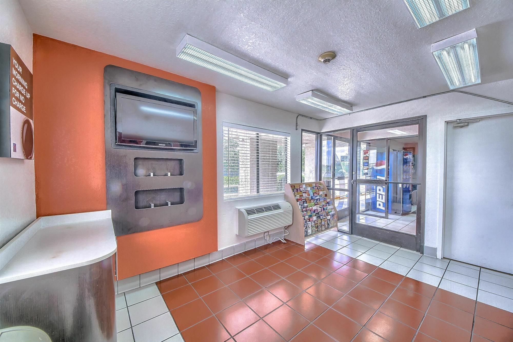 Motel 6 San Antonio, Tx Six Flags Fiesta Tx - La Cantera Area Exterior photo