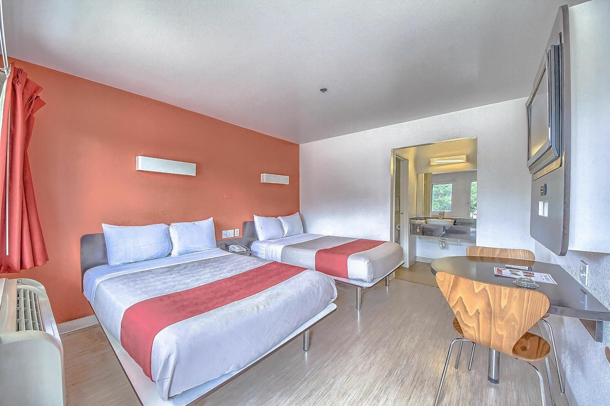 Motel 6 San Antonio, Tx Six Flags Fiesta Tx - La Cantera Area Exterior photo